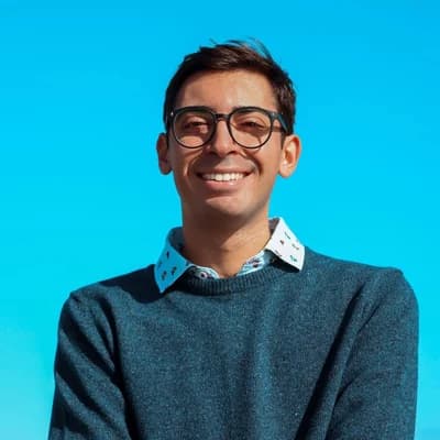 Alex, 28